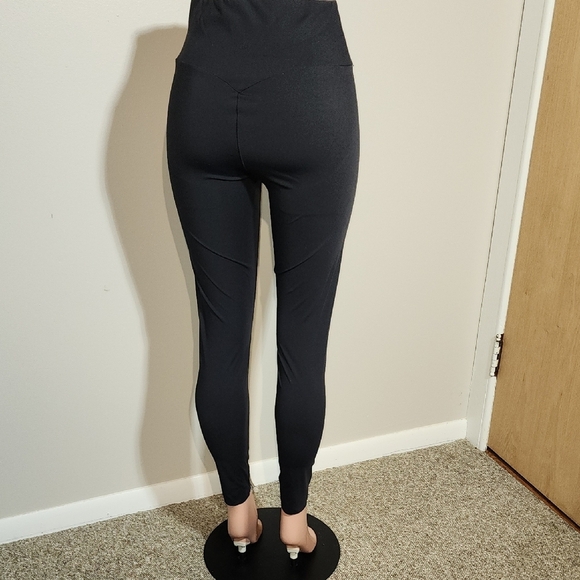 YITTY Black High-Waisted Leggings for Versatile Wear - Picture 2 of 10